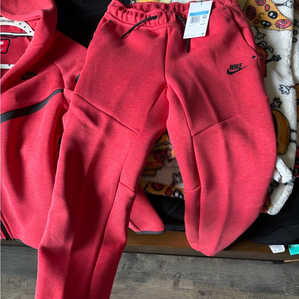 Nike tech